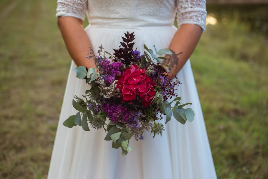 photographe mariage , le bouquet de la mariée. Vanéa photographie photographe en Dordogne